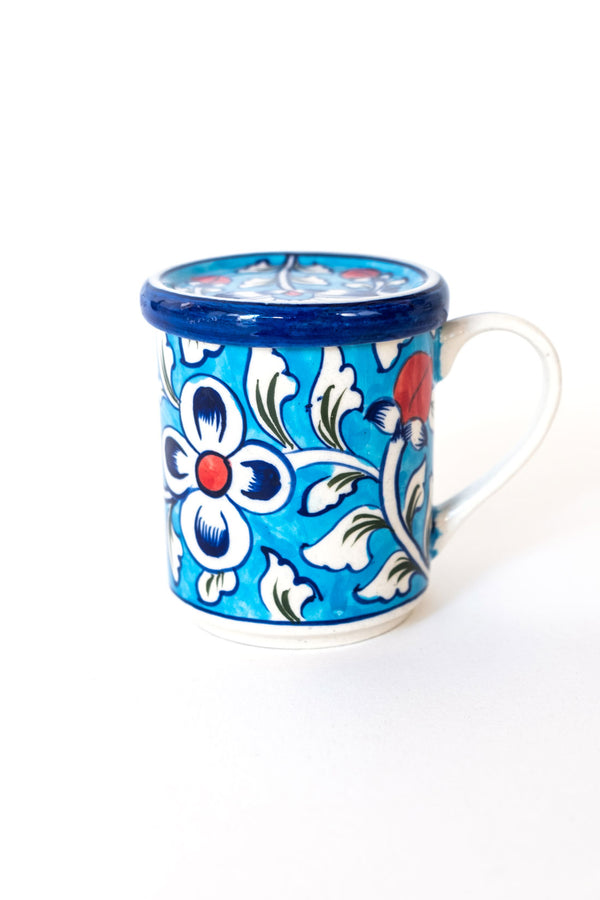 Traditional mugs with lids